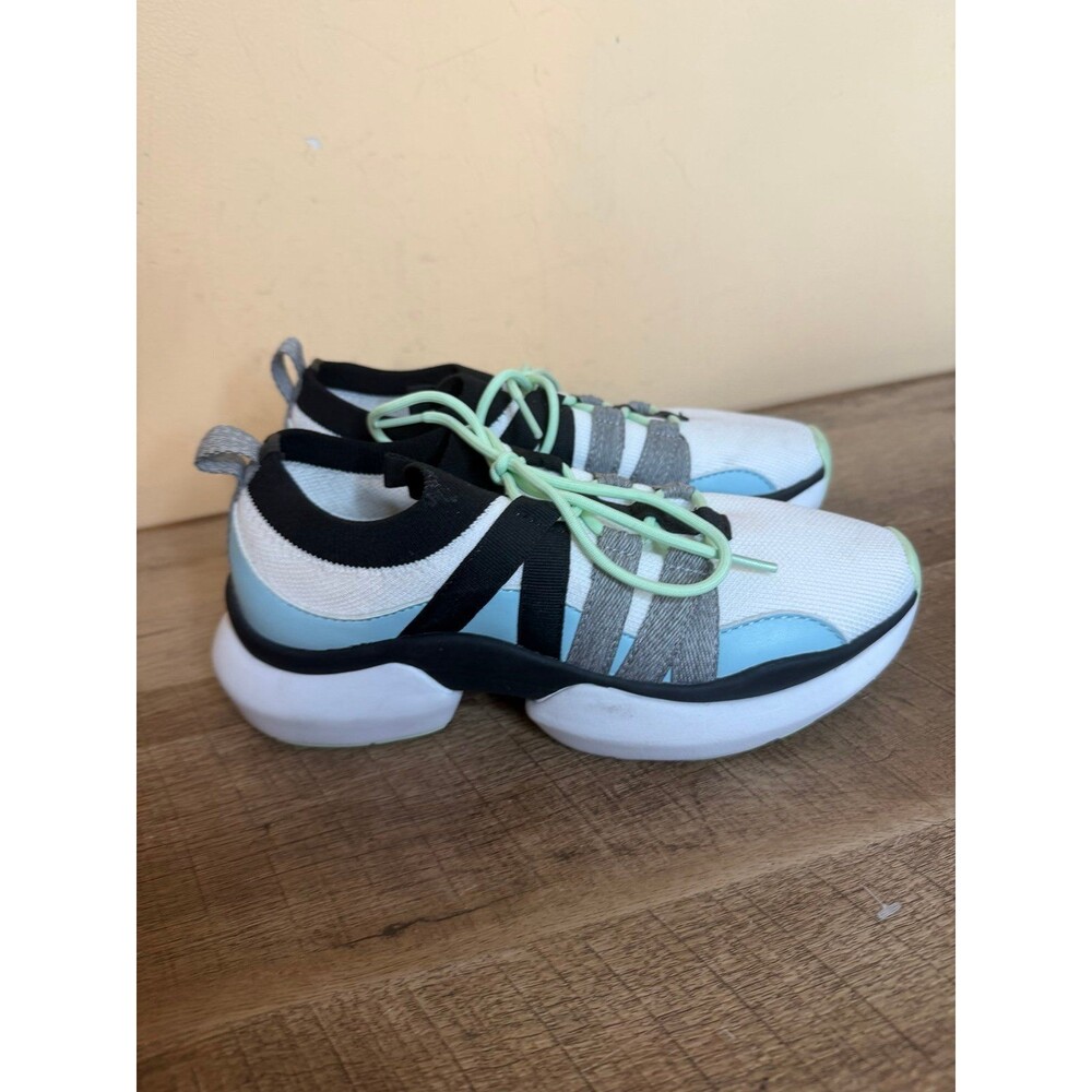 Nurture Women's "Response Boulder" sneakers size 6 shoes
